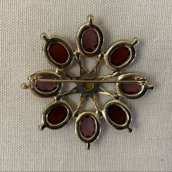 Vintage Monet Brooch - Like New! - Picture 2 of 3